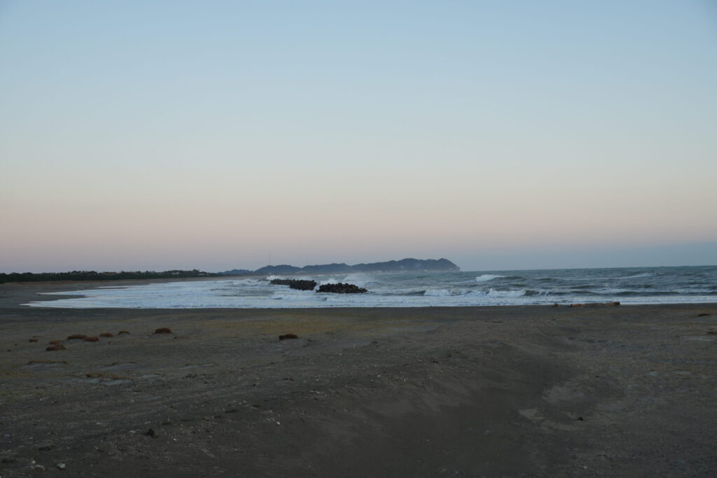 外房らしい荒々しさがむき出しになっている大原海水浴場