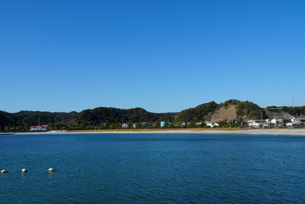 守谷海水浴場に負けない透明度の興津海水浴場。
