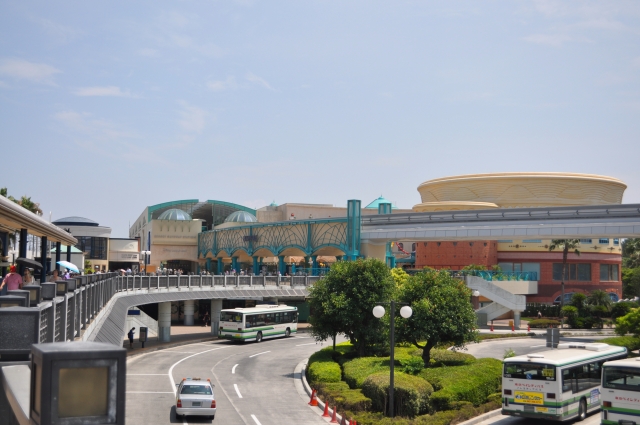 舞浜駅周辺の写真。千葉を代表する東京ディズニーランドの入り口の駅